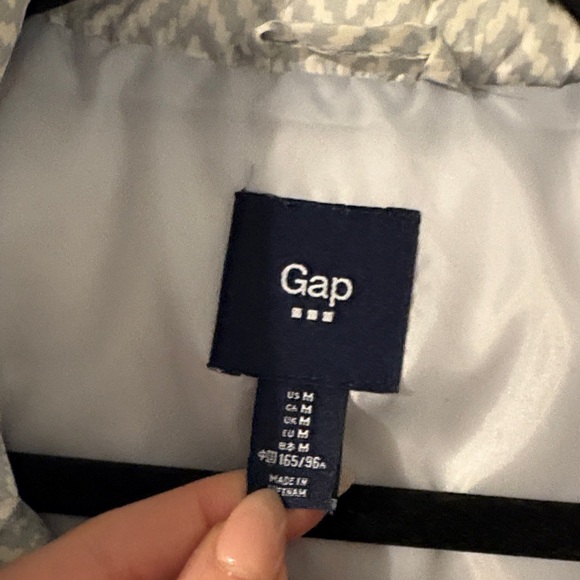 Chevron Patterned Puffer Vest - Picture 2 of 5